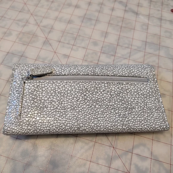 Kenneth Cole Reaction Bill-size Wallet - Picture 2 of 6